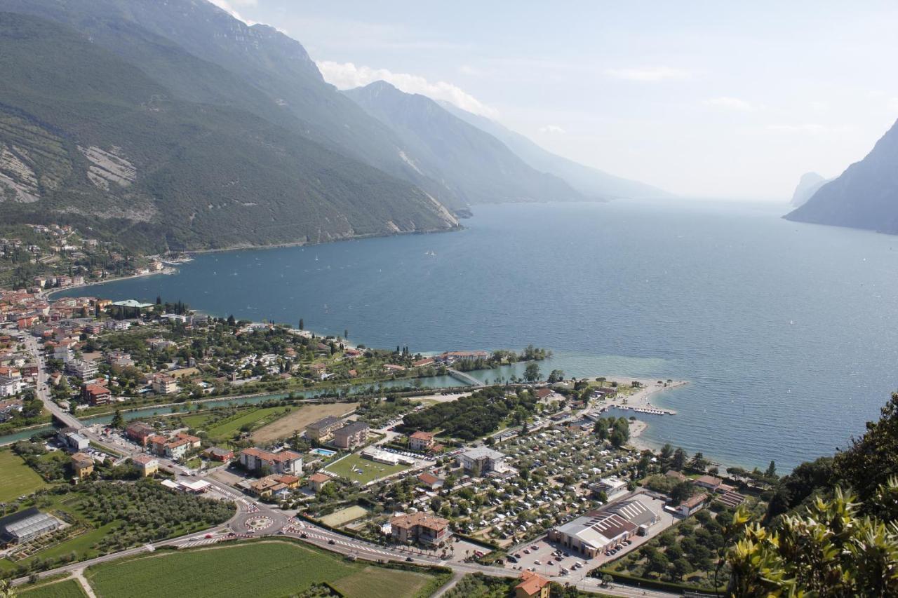 Hotel Angelini Torbole Sul Garda Buitenkant foto