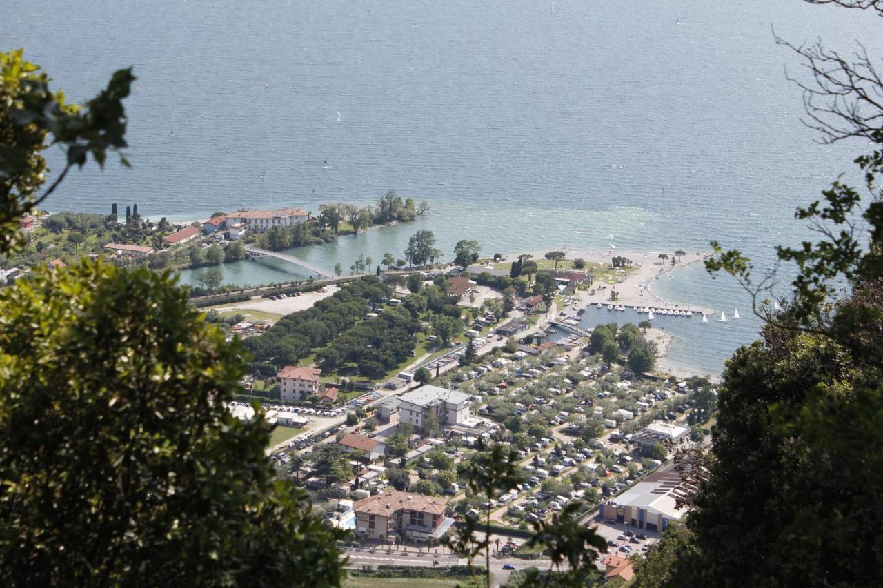 Hotel Angelini Torbole Sul Garda Buitenkant foto