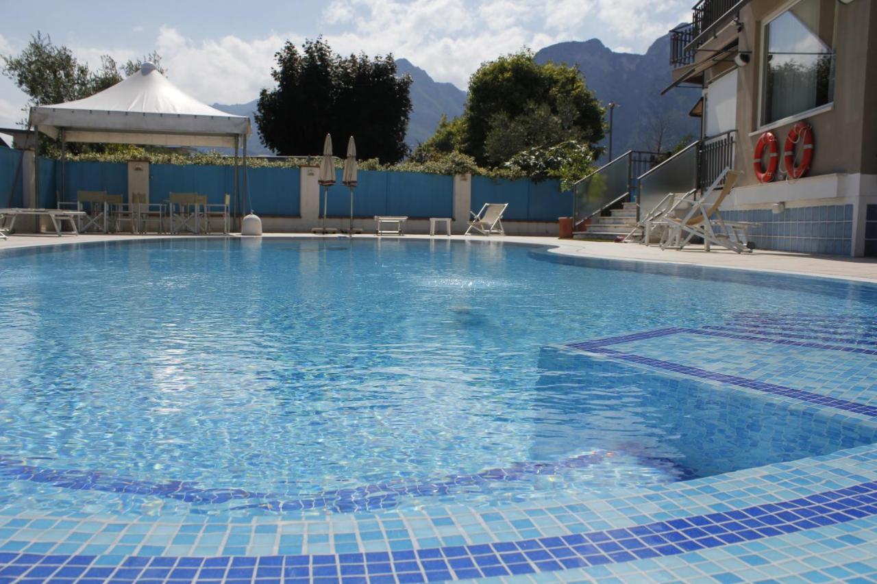 Hotel Angelini Torbole Sul Garda Buitenkant foto