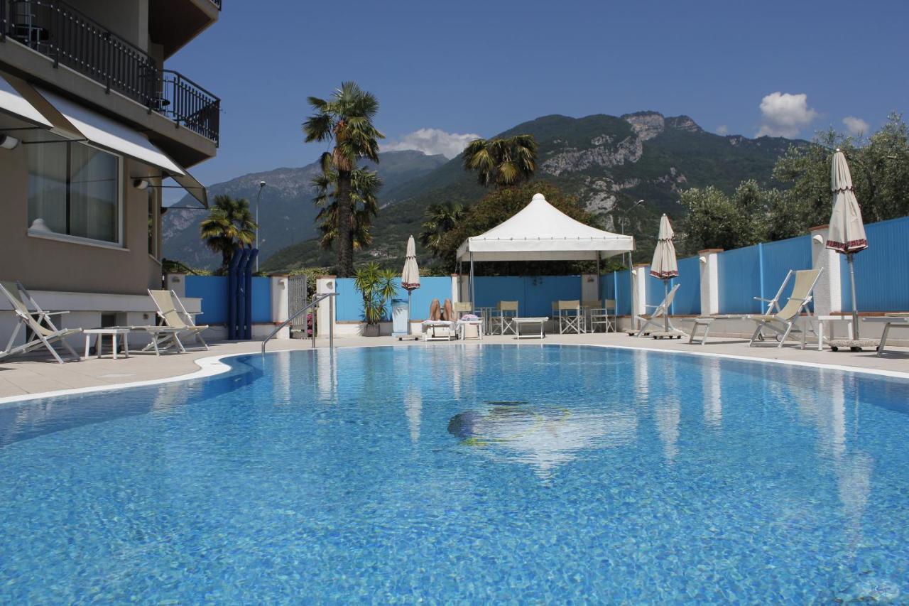 Hotel Angelini Torbole Sul Garda Buitenkant foto