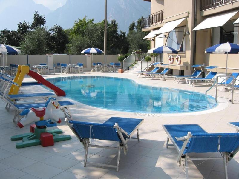 Hotel Angelini Torbole Sul Garda Buitenkant foto