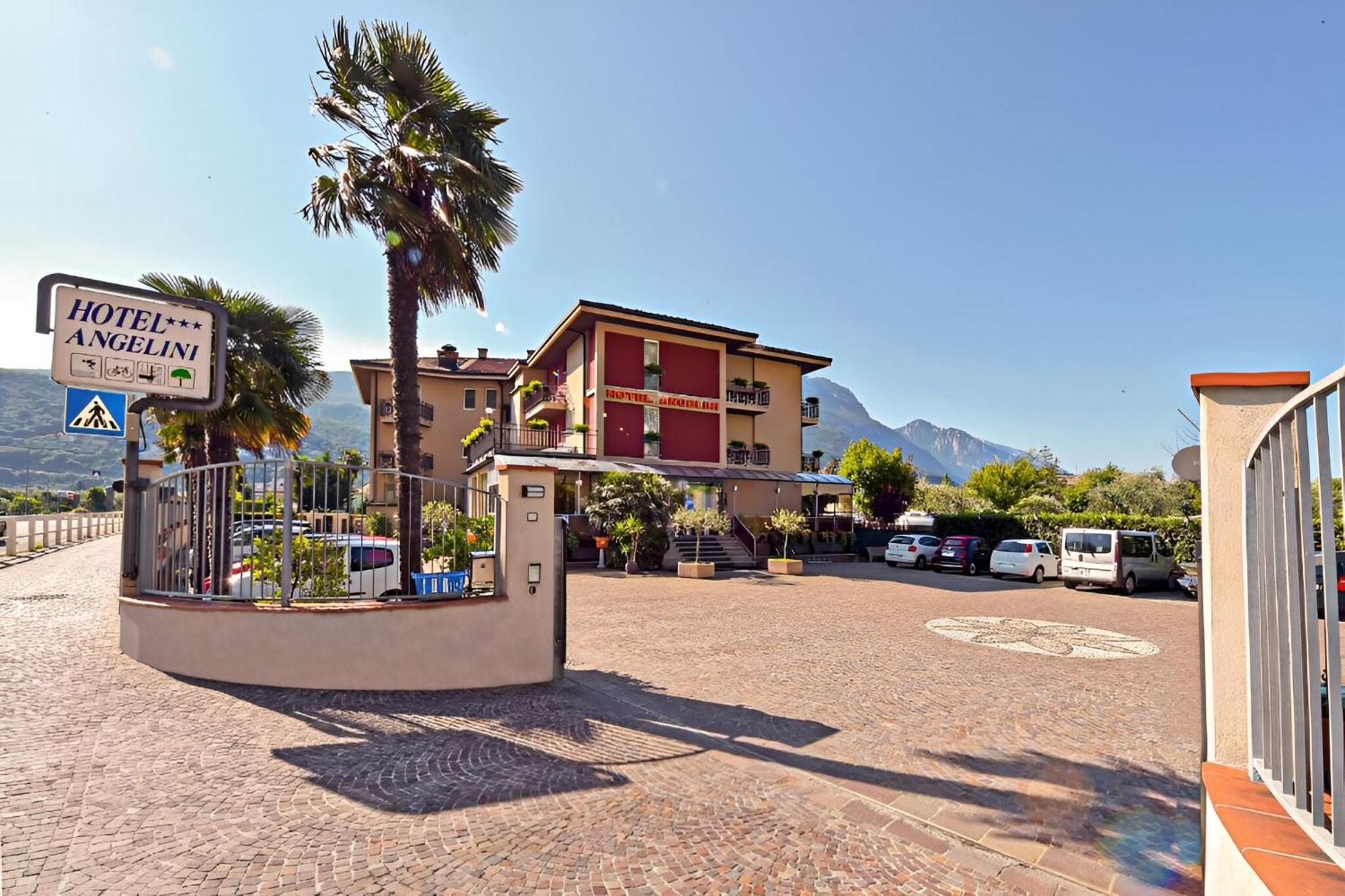 Hotel Angelini Torbole Sul Garda Buitenkant foto