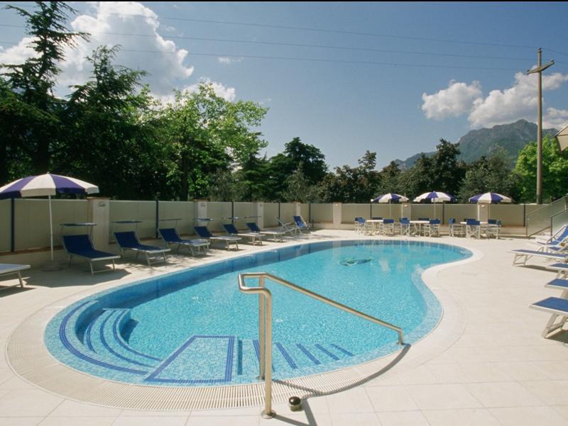 Hotel Angelini Torbole Sul Garda Buitenkant foto