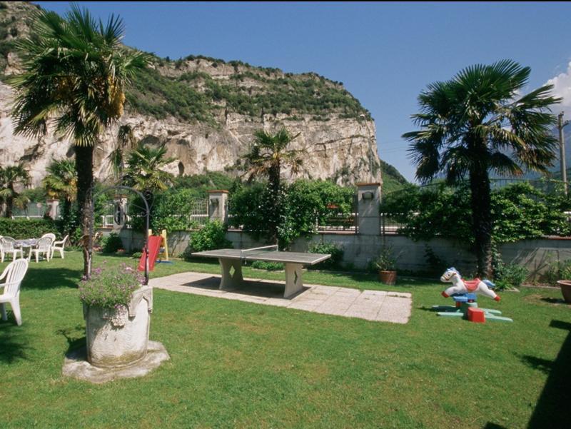 Hotel Angelini Torbole Sul Garda Buitenkant foto