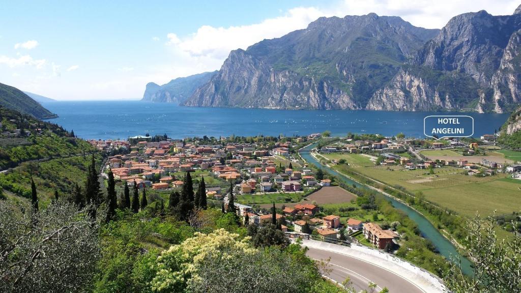 Hotel Angelini Torbole Sul Garda Buitenkant foto